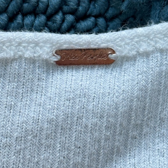 Free People Leo Henley Tee, size L, used condition - Picture 9 of 9